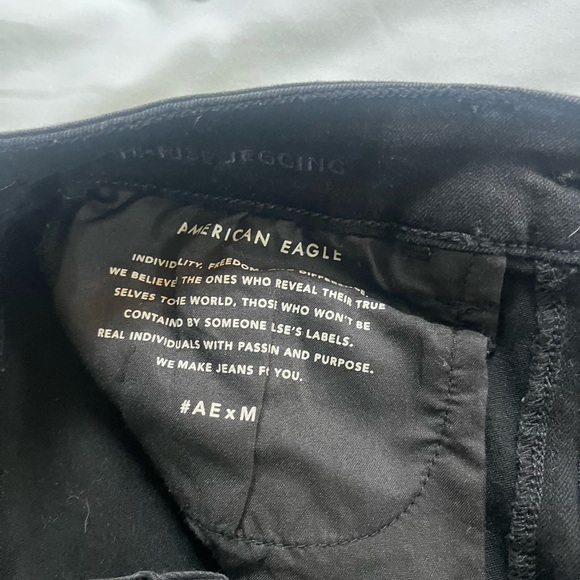 American Eagle Next Level Stretch Ripped/Distressed Black Jeans - Size 8 Short - Picture 9 of 10